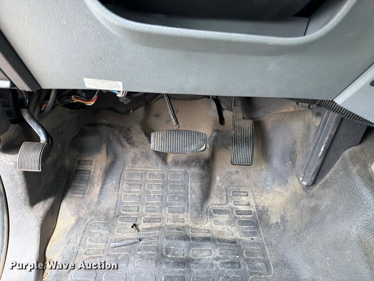 image for item FC3272 2016 Ford F550 shuttle bus