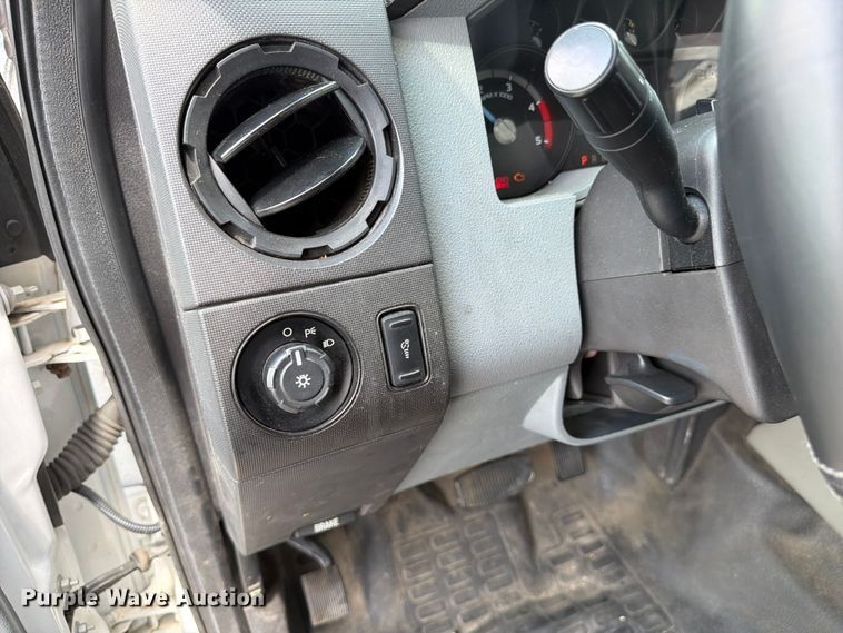 image for item FC3272 2016 Ford F550 shuttle bus