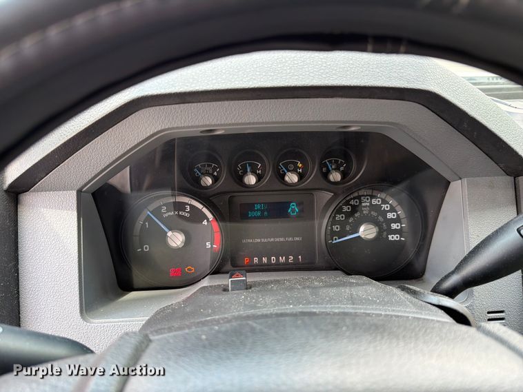 image for item FC3272 2016 Ford F550 shuttle bus