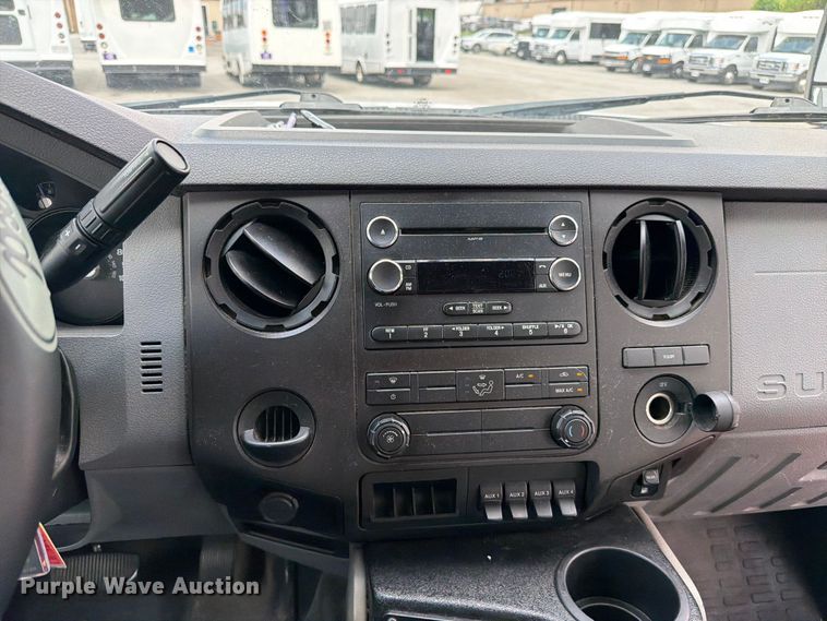 image for item FC3272 2016 Ford F550 shuttle bus