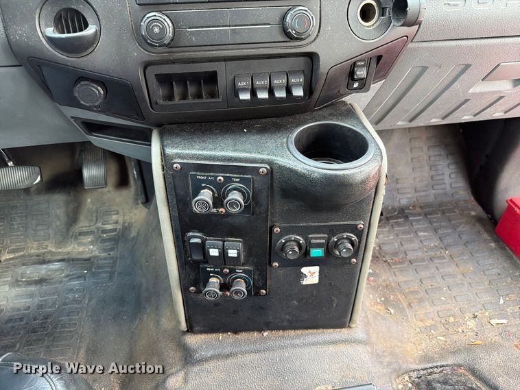 image for item FC3272 2016 Ford F550 shuttle bus