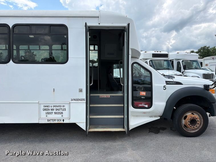 image for item FC3272 2016 Ford F550 shuttle bus