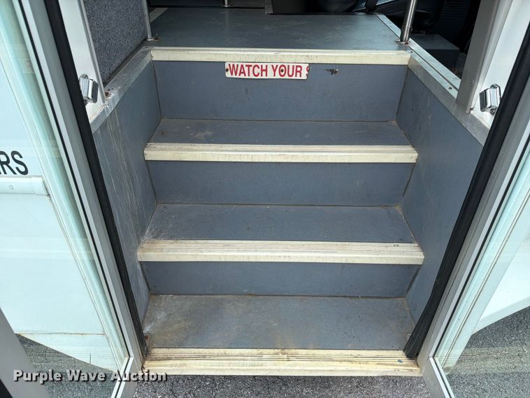 image for item FC3272 2016 Ford F550 shuttle bus