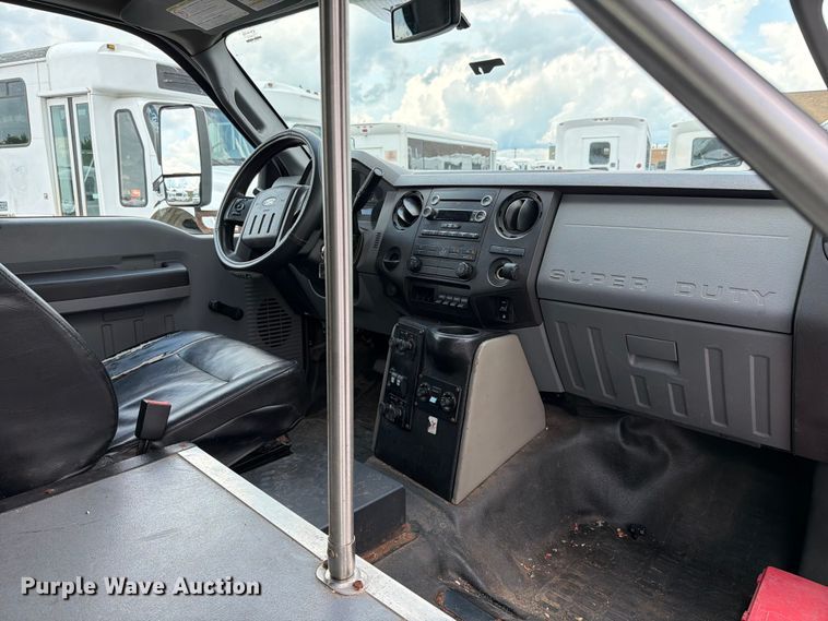 image for item FC3272 2016 Ford F550 shuttle bus