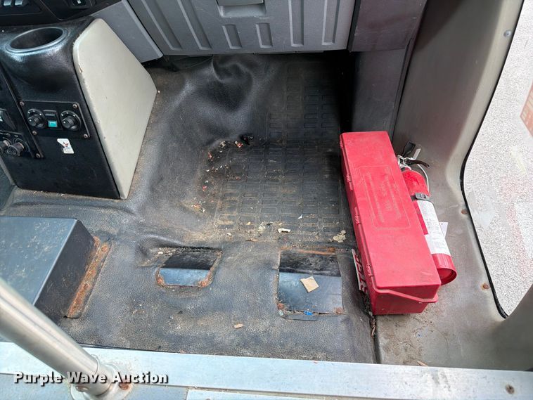 image for item FC3272 2016 Ford F550 shuttle bus