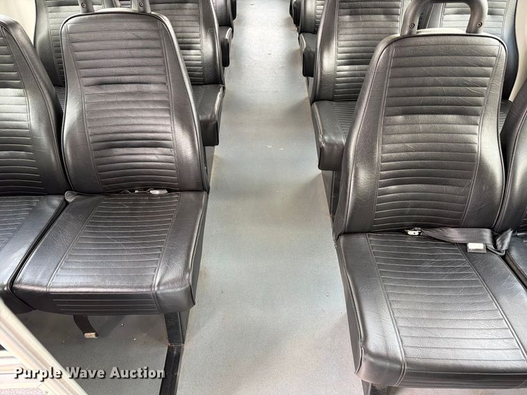 image for item FC3272 2016 Ford F550 shuttle bus