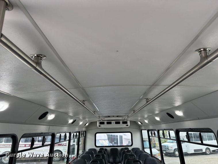 image for item FC3272 2016 Ford F550 shuttle bus