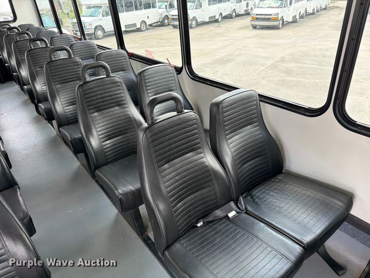 image for item FC3272 2016 Ford F550 shuttle bus