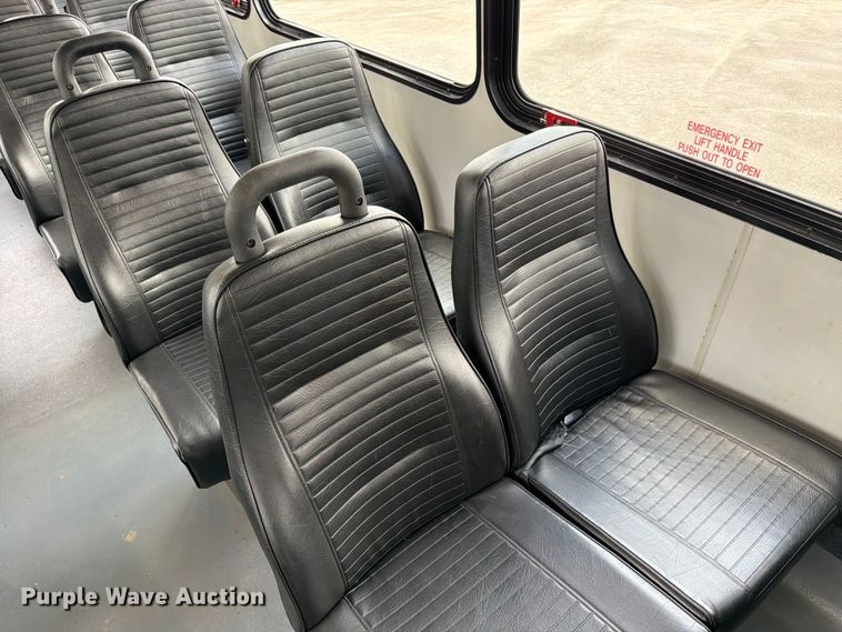 image for item FC3272 2016 Ford F550 shuttle bus