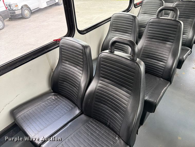 image for item FC3272 2016 Ford F550 shuttle bus