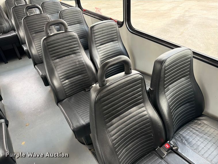 image for item FC3272 2016 Ford F550 shuttle bus