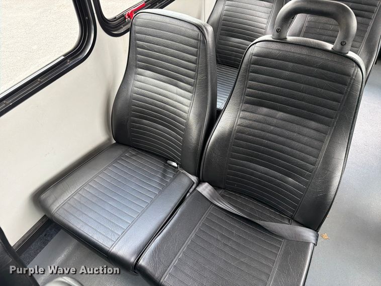 image for item FC3272 2016 Ford F550 shuttle bus