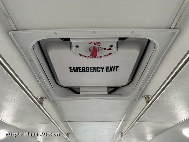 image for item FC3272 2016 Ford F550 shuttle bus