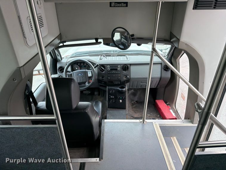 image for item FC3272 2016 Ford F550 shuttle bus