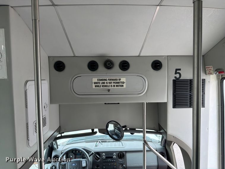 image for item FC3272 2016 Ford F550 shuttle bus