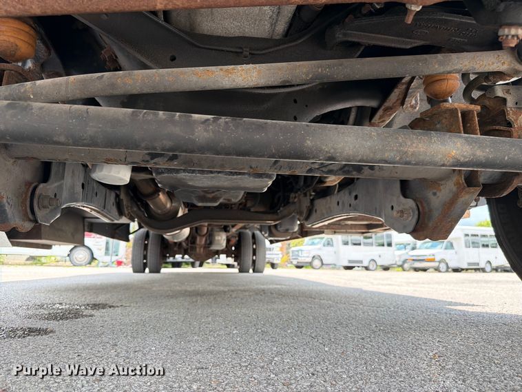 image for item FC3272 2016 Ford F550 shuttle bus