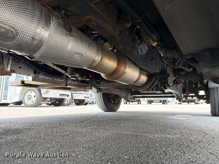image for item FC3272 2016 Ford F550 shuttle bus