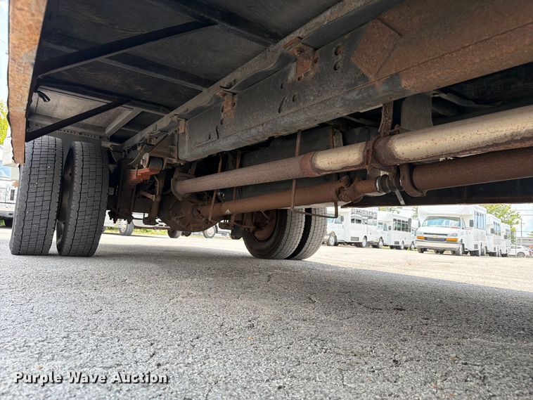 image for item FC3272 2016 Ford F550 shuttle bus