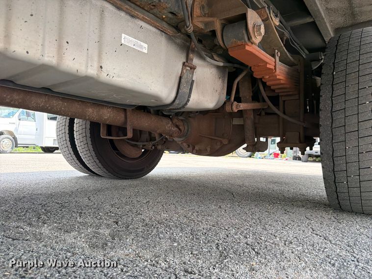 image for item FC3272 2016 Ford F550 shuttle bus