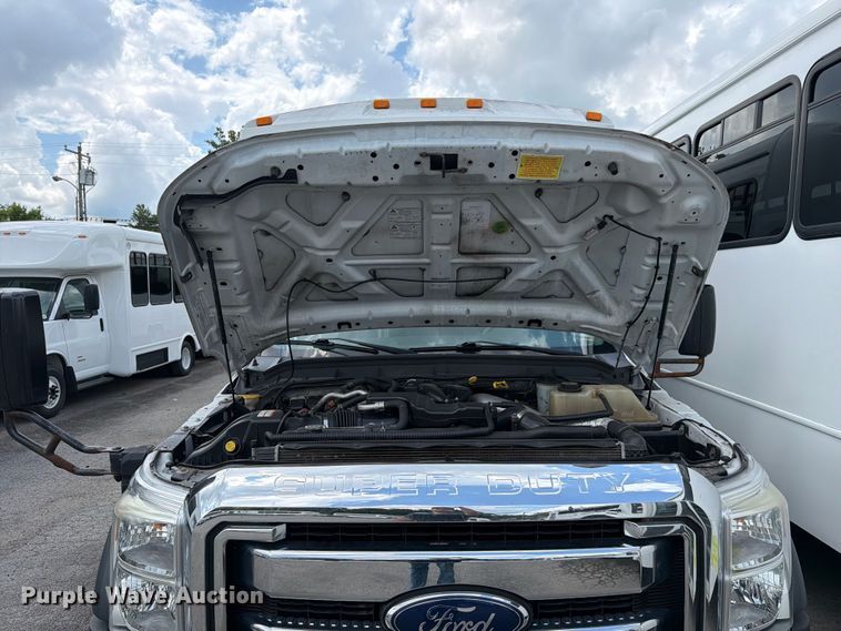 image for item FC3272 2016 Ford F550 shuttle bus