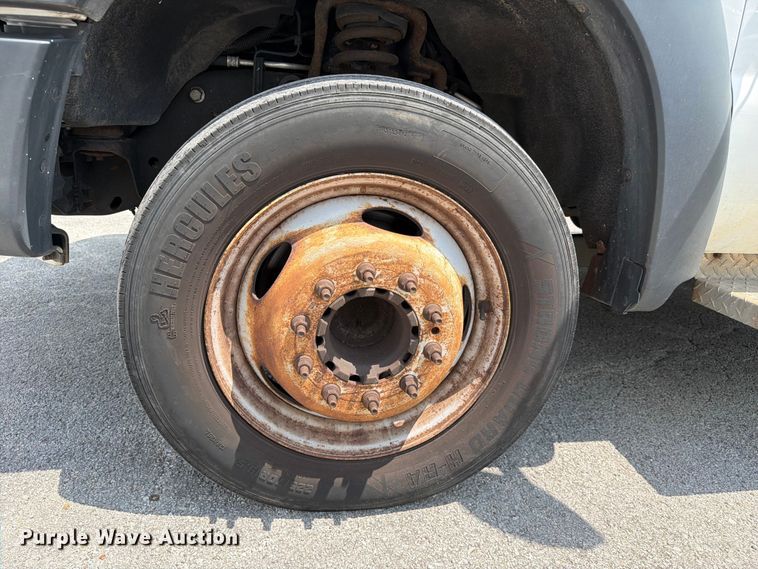 image for item FC3272 2016 Ford F550 shuttle bus