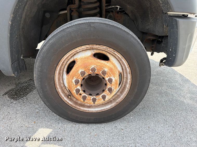 image for item FC3272 2016 Ford F550 shuttle bus