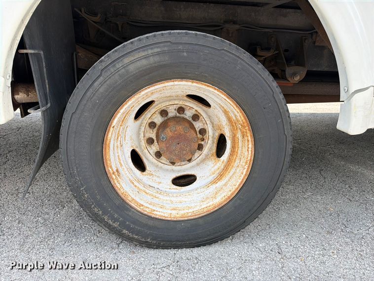 image for item FC3272 2016 Ford F550 shuttle bus
