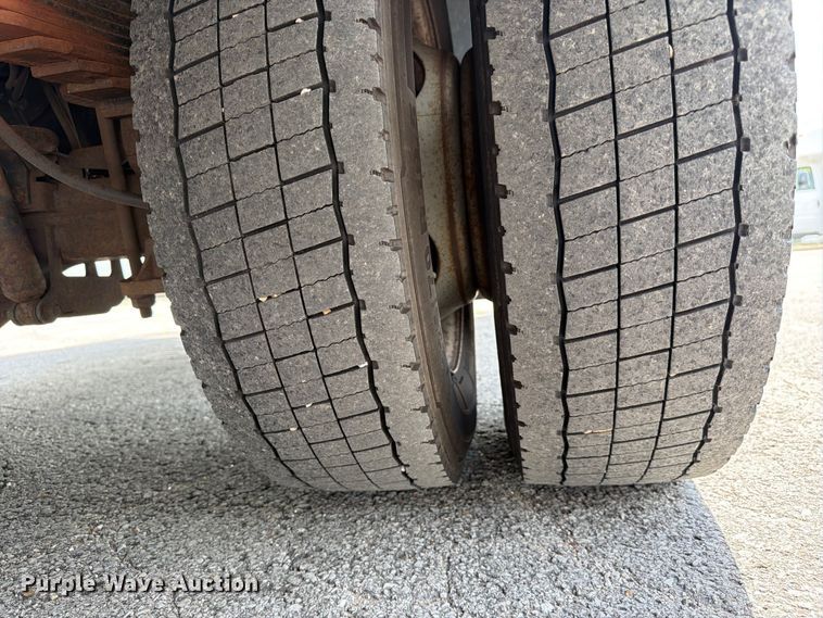 image for item FC3272 2016 Ford F550 shuttle bus