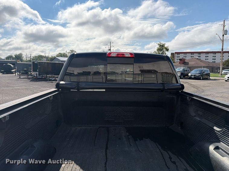 image for item FC3322 2017 GMC Sierra 1500 Crew Cab pickup truck