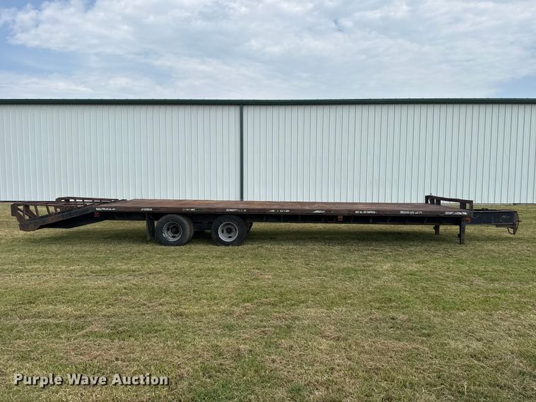 image for item FC4122 2003 Starlite equipment trailer