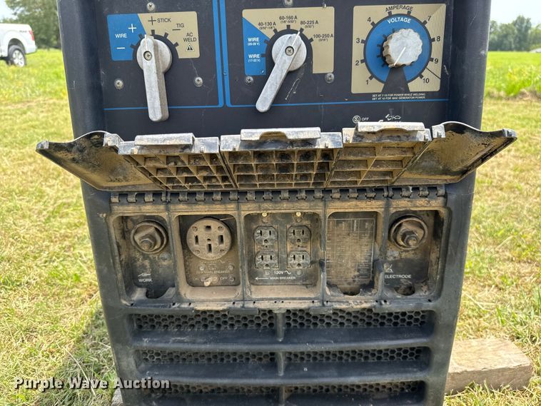 image for item FC4132 Miller Bobcat 250 welder