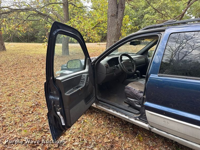 image for item FC4196 2000 Jeep Grand Cherokee SUV