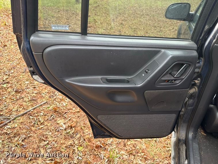 image for item FC4196 2000 Jeep Grand Cherokee SUV