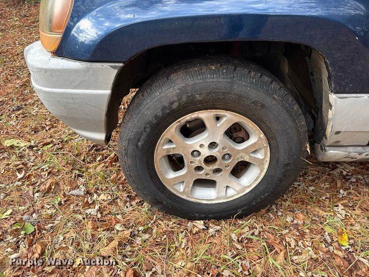 image for item FC4196 2000 Jeep Grand Cherokee SUV