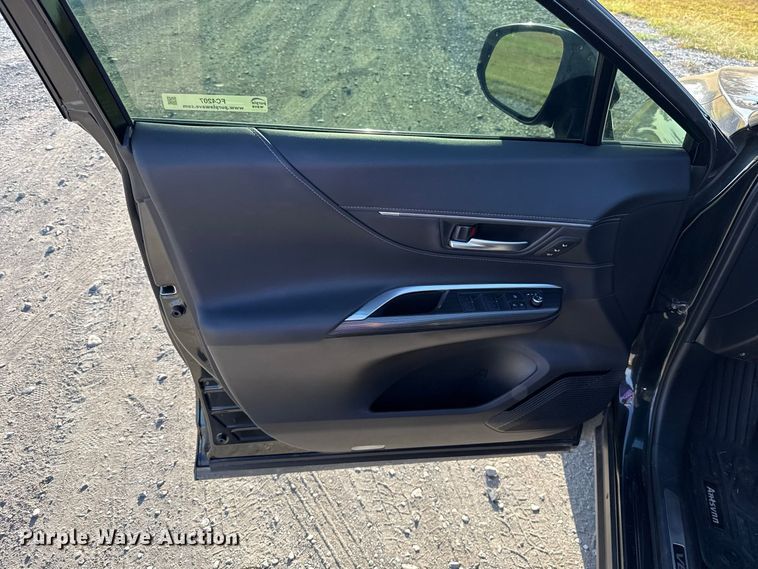 image for item FC4207 2021 Toyota Venza SUV