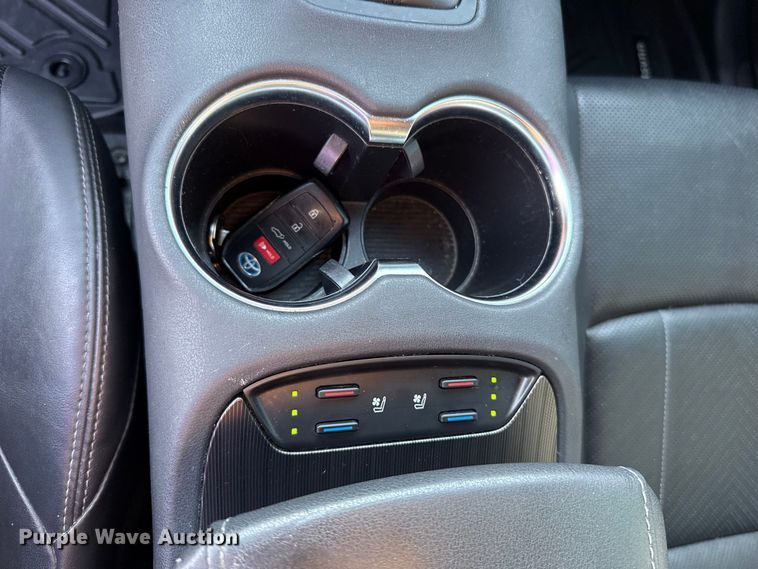 image for item FC4207 2021 Toyota Venza SUV