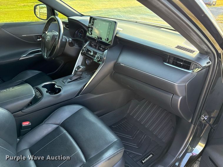 image for item FC4207 2021 Toyota Venza SUV