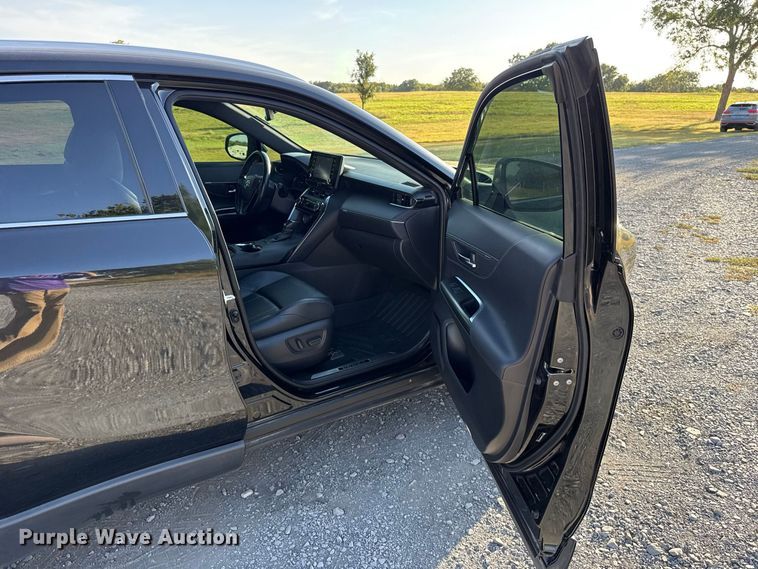 image for item FC4207 2021 Toyota Venza SUV