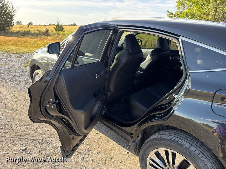 image for item FC4207 2021 Toyota Venza SUV
