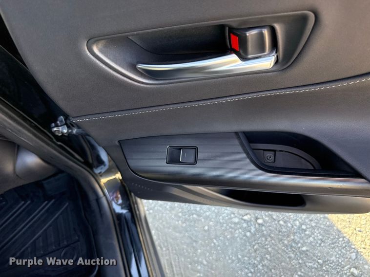 image for item FC4207 2021 Toyota Venza SUV