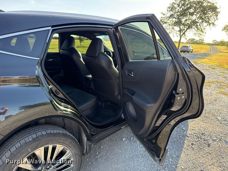image for item FC4207 2021 Toyota Venza SUV