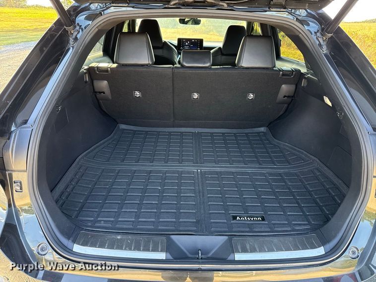 image for item FC4207 2021 Toyota Venza SUV