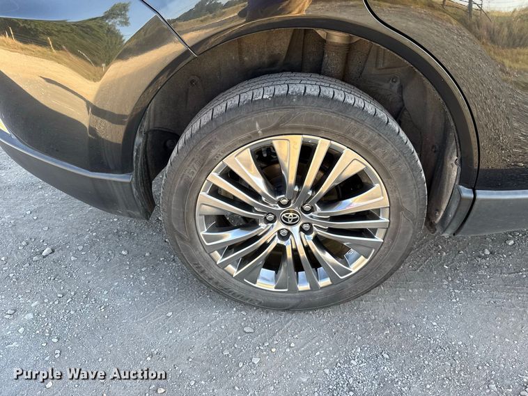 image for item FC4207 2021 Toyota Venza SUV
