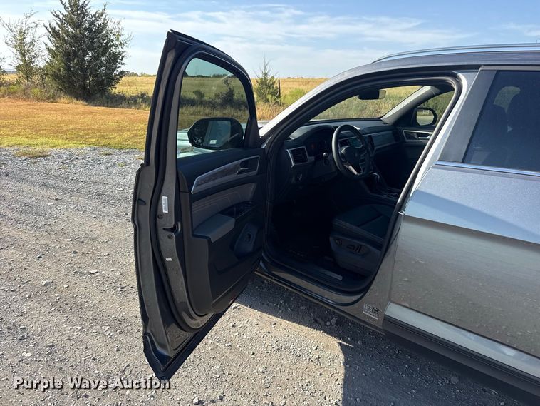 image for item FC4208 2023 Volkswagen Atlas SUV