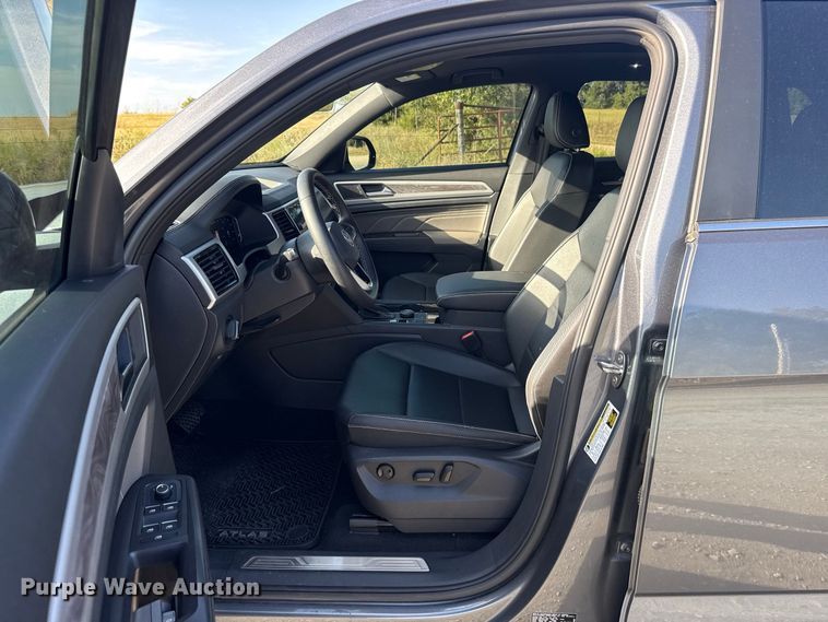 image for item FC4208 2023 Volkswagen Atlas SUV