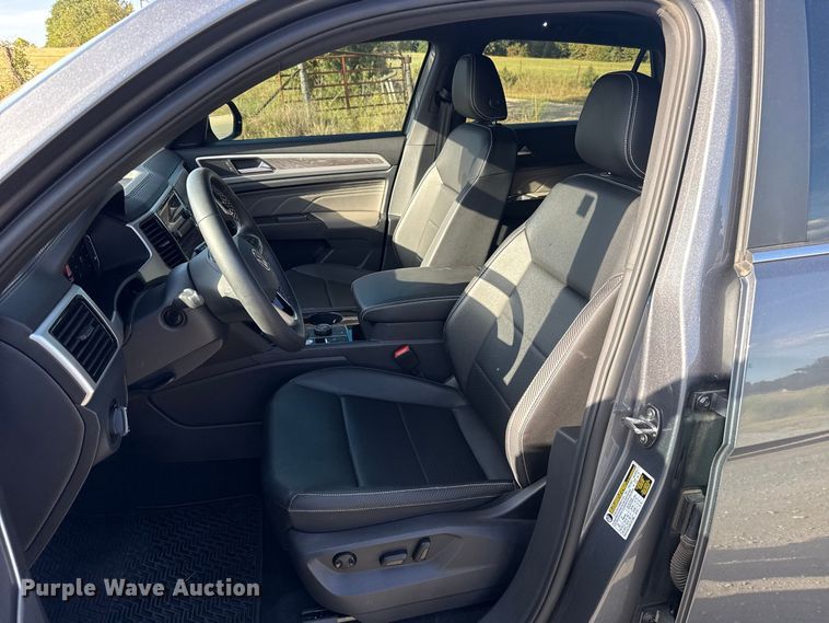 image for item FC4208 2023 Volkswagen Atlas SUV