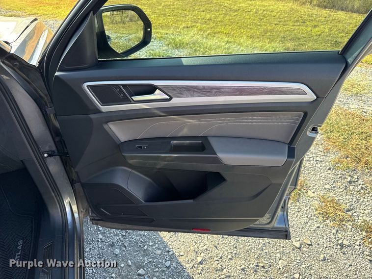image for item FC4208 2023 Volkswagen Atlas SUV
