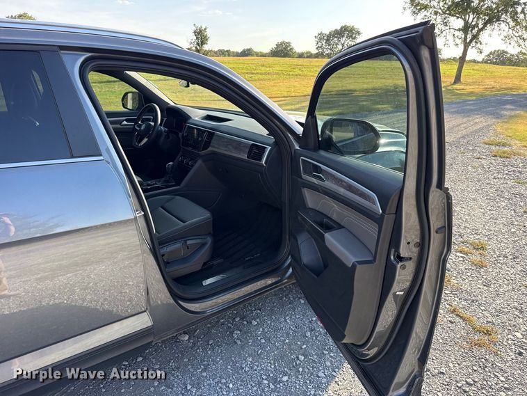 image for item FC4208 2023 Volkswagen Atlas SUV