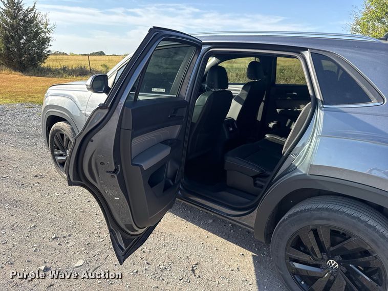 image for item FC4208 2023 Volkswagen Atlas SUV