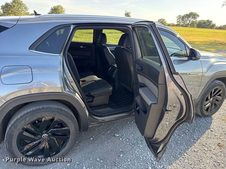 image for item FC4208 2023 Volkswagen Atlas SUV